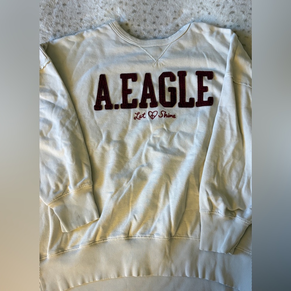 A.Eagle Cream Sweatshirt